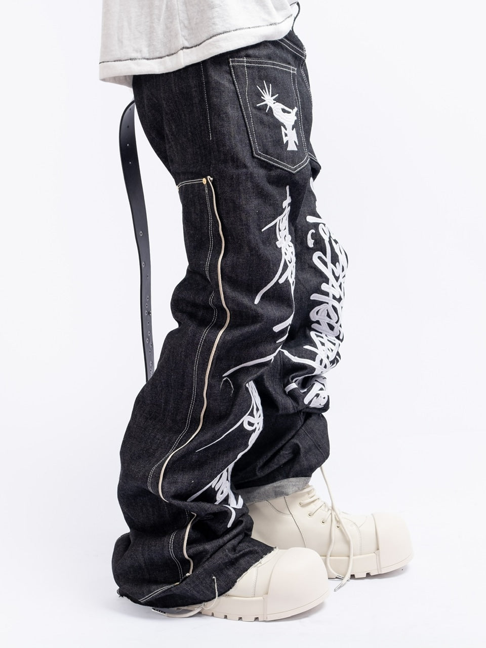 【F.V.V.O】RED SELVEDGE EMBROIDERED RAW DENIM JEANS