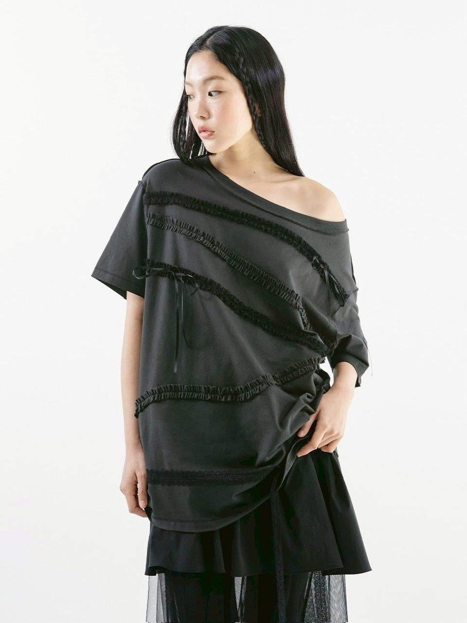 【TUOMIO】LACE STRAP OVERSIZED T-SHIRT / 【トゥオミオ】レースストラップオーバーサイズ半袖Tシャツ