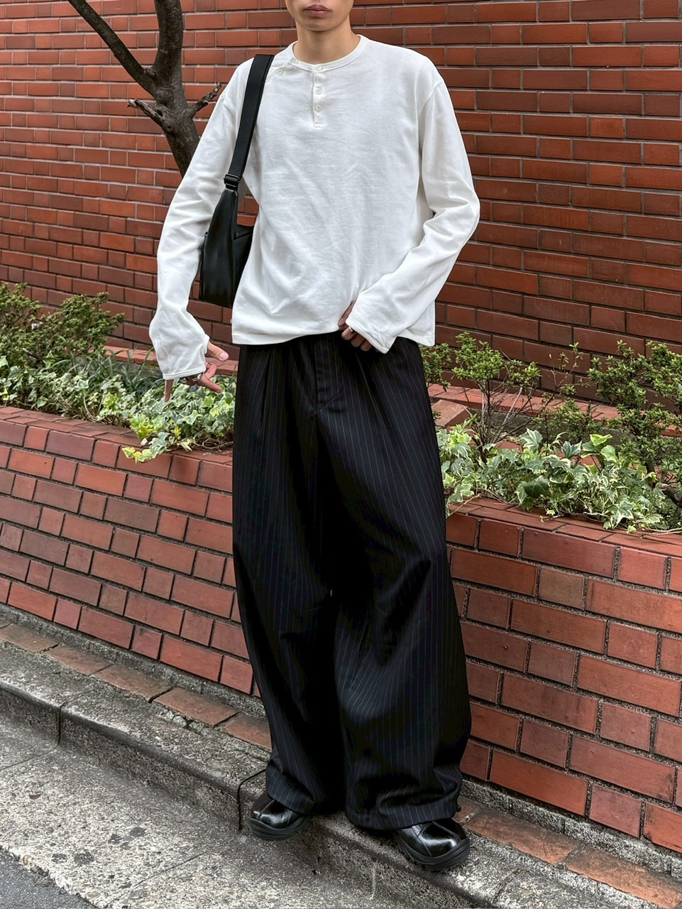 受注制【Chikashitsu +】draw cord stripe wide slacks / 【チカシツプラス】ドローコードストライプワイドスラックス (2color)