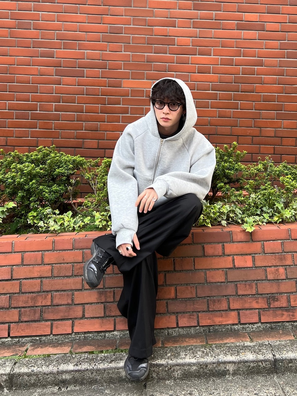 東京店WEB限定受注制【Chikashitsu +】cropped zip hoodie / 【チカシツプラス】クロップドジップフーディー (2color)