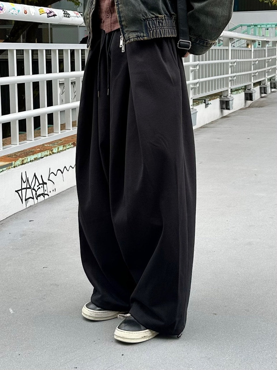 大阪店WEB限定受注制【Chikashitsu +】double tuck balloon sweat pants / 【チカシツプラス】ダブルタックバルーンスウェットパンツ (2color)