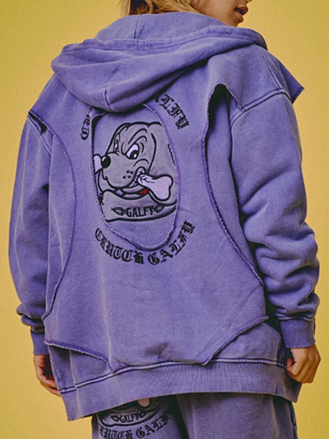 【GALFY】穴の向こうにわんちゃんパーカー