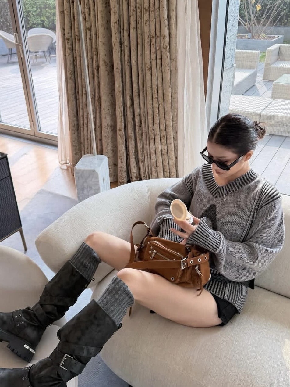 【BLACK PURPLE】Rusk Strap Slouched Boots
