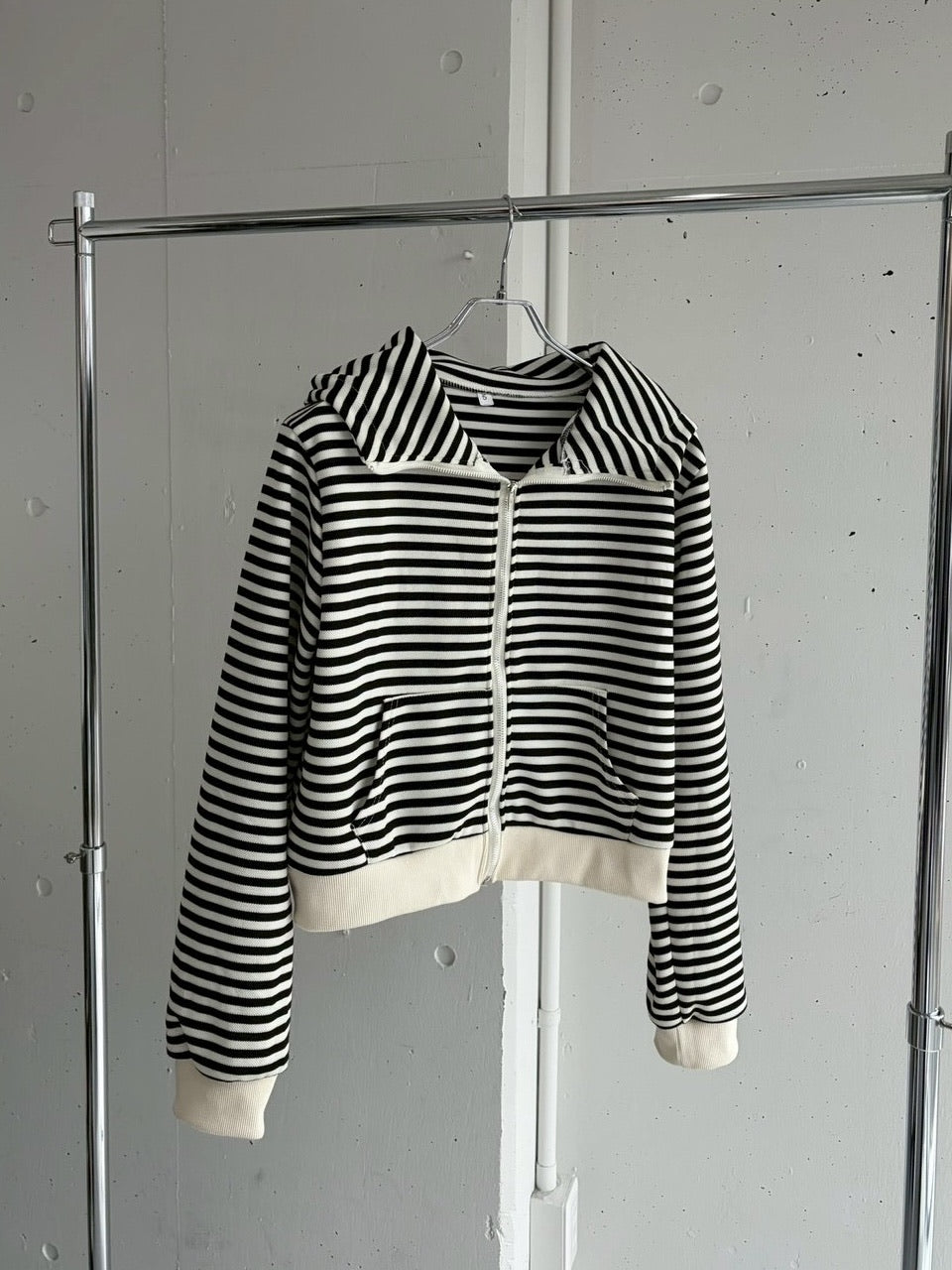 国際配送【LUV CODE】stripe cropped zip up hoodie