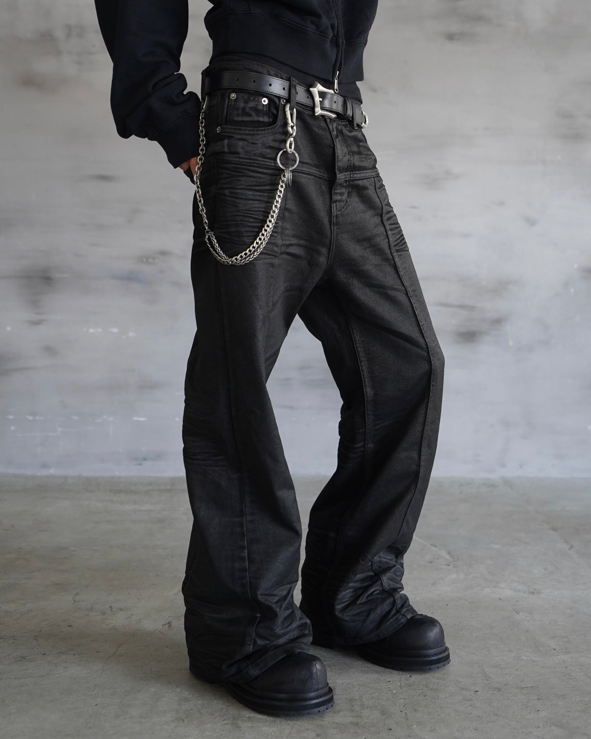 【CHIKASHITSU PLUS HIGH】Linear coating denim flare pants