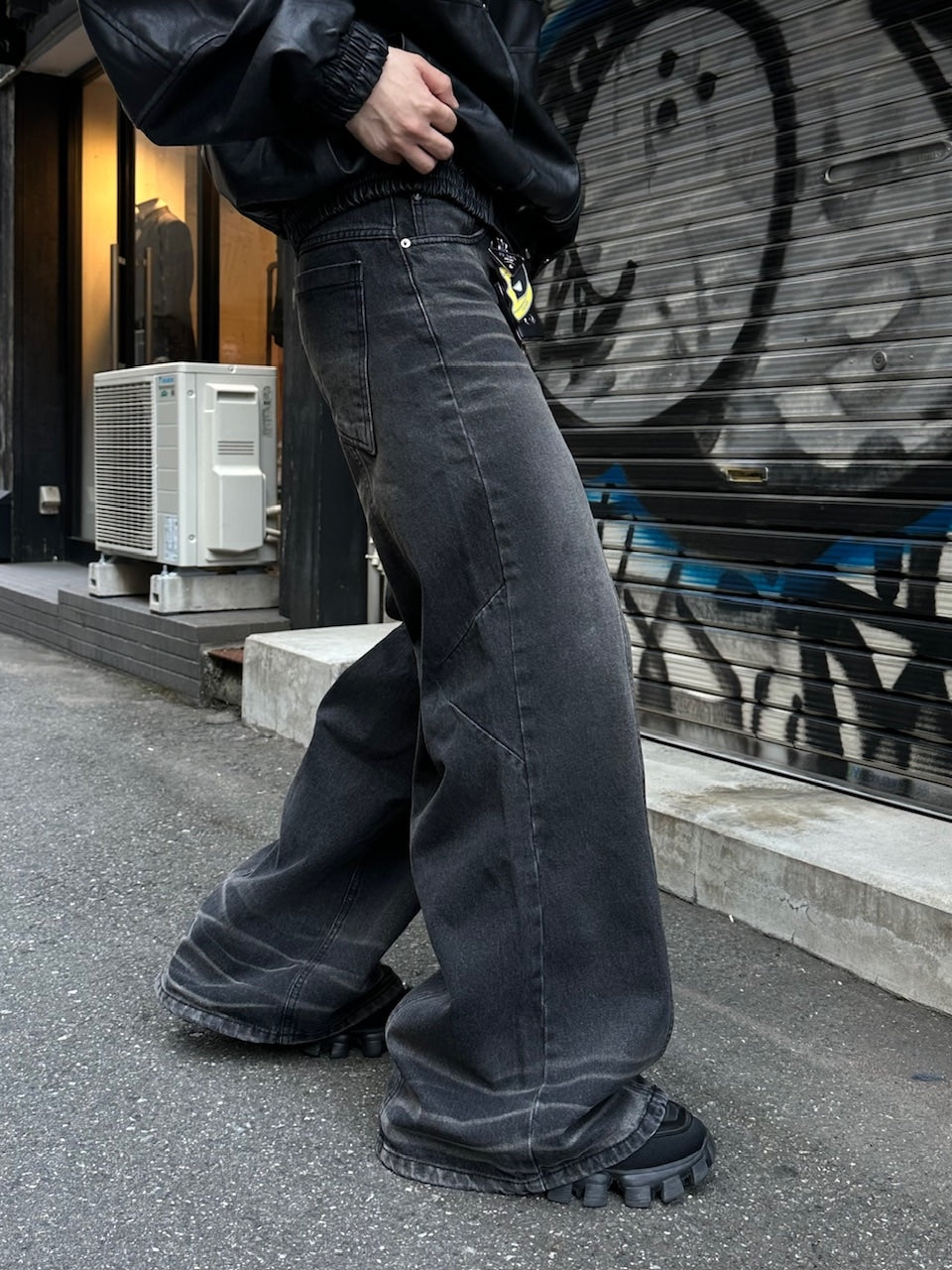 大阪店WEB限定受注制【Chikashitsu +】back snap wide flare denim pants (2color)