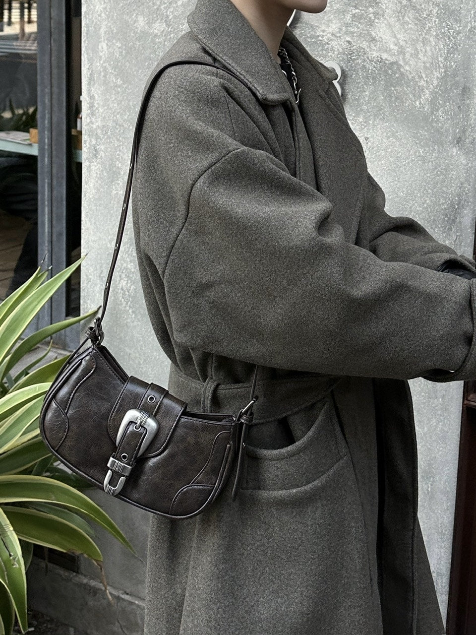 大阪店WEB限定受注制【Chikashitsu +】belt buckle shoulder bag (2color)