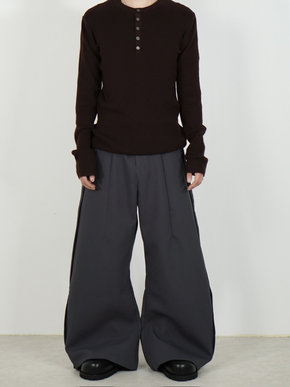 受注制【Chikashitsu +】side design wide slacks (2color)