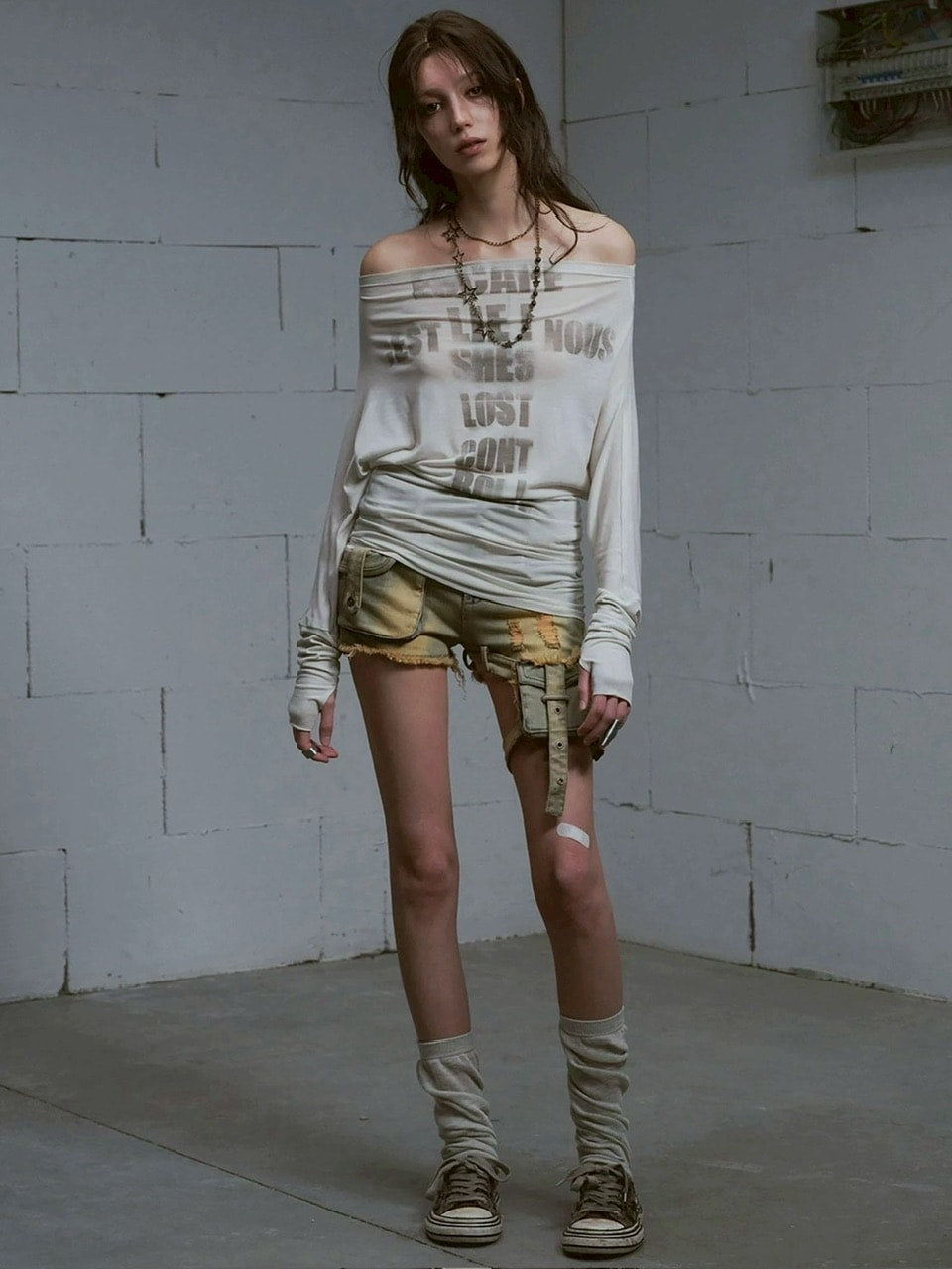 【Cest Nous】Doodle-printed batwing sleeve top / 【セヌー】オフショルダープリント長袖トップス