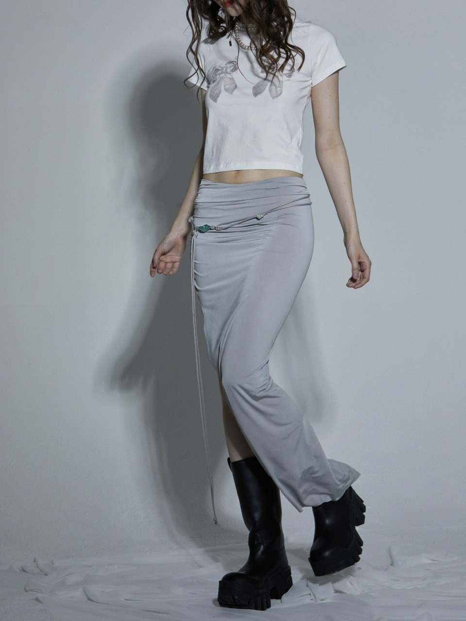 【GATELESS】RIBBON PRINT LOGO CROPPED T-SHIRT / 【ゲートレス】リボンプリントロゴクロップド半袖Tシャツ