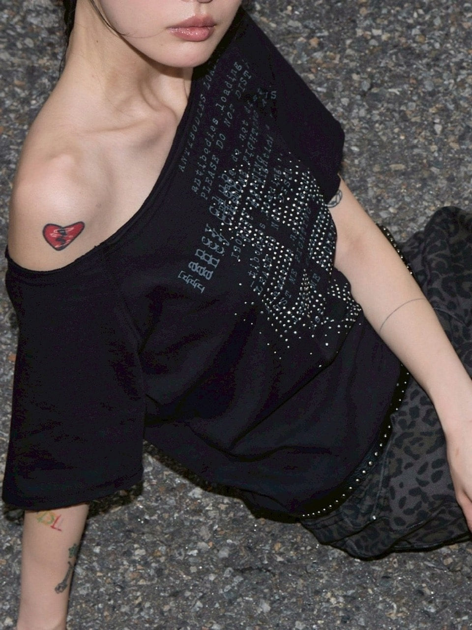 【FANCY CLUB】DIVINE CROSS ONE-SHOULDER TEE / 【ファンシークラブ】クロスワンショルダー半袖Tシャツ