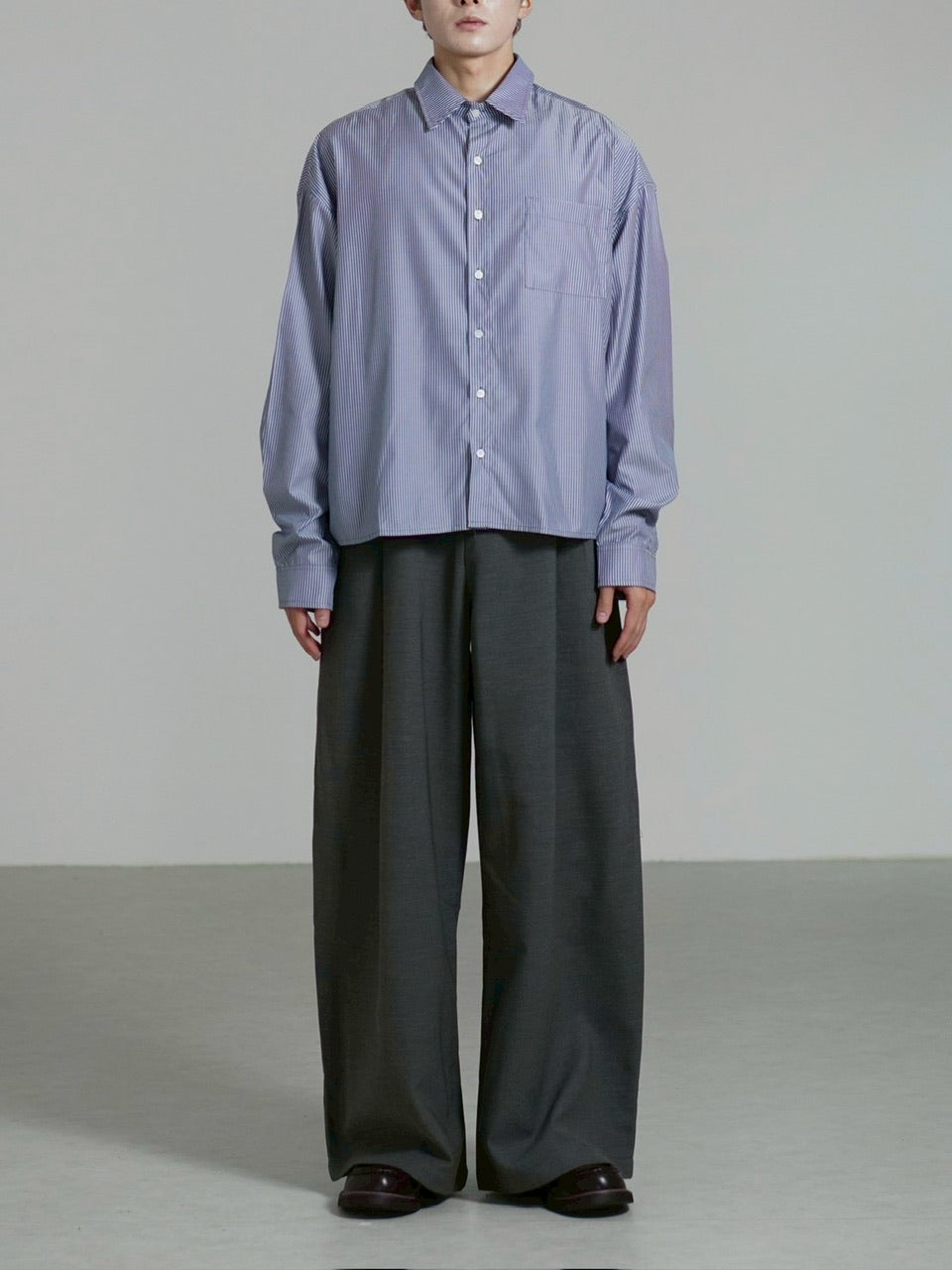 受注制【Chikashitsu +】cropped stripe shirt / 【チカシツプラス】クロップドストライプ長袖シャツ (3color)