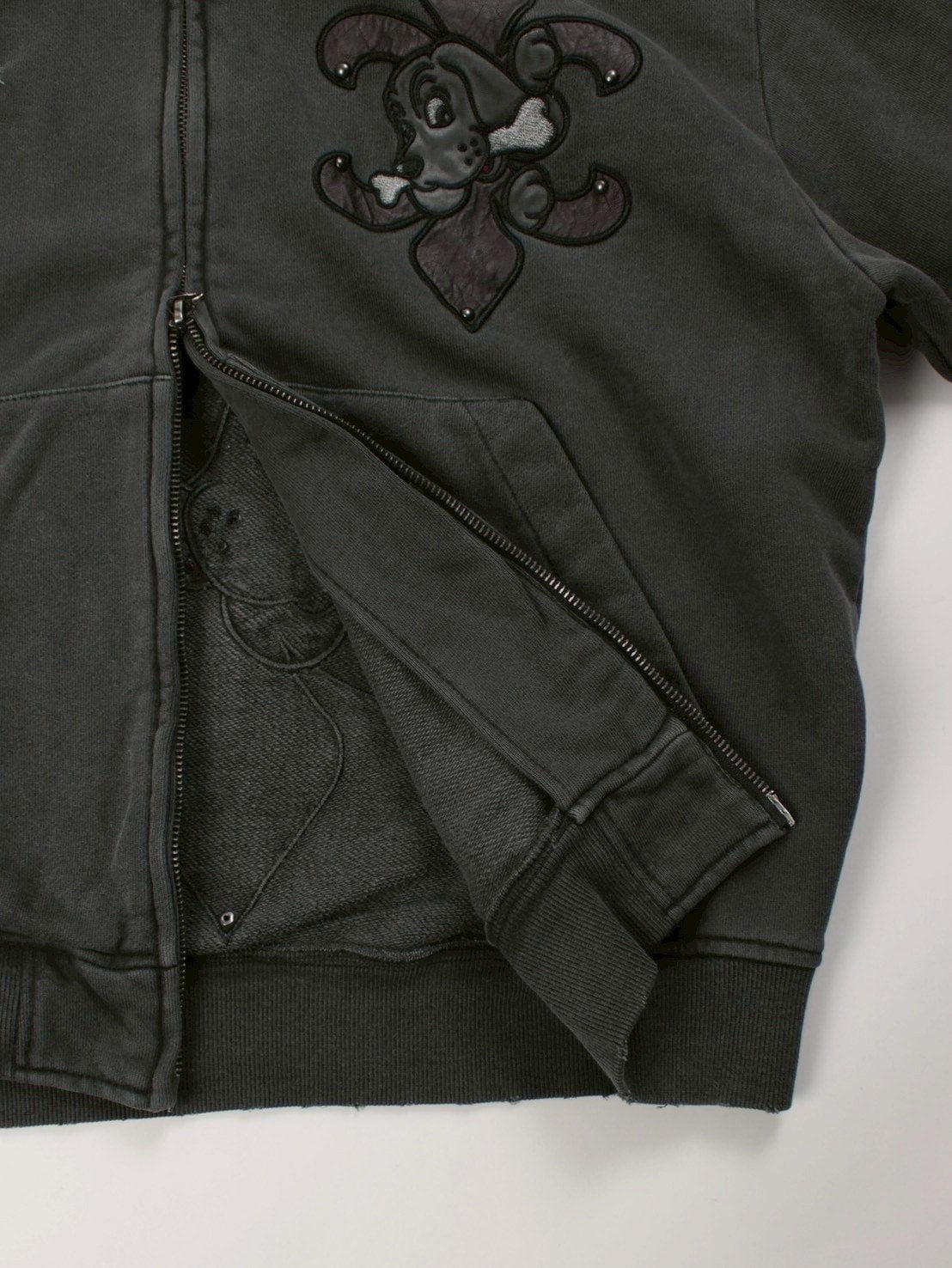 【GALFY】ぼろぼろロゴ百合の紋パーカー