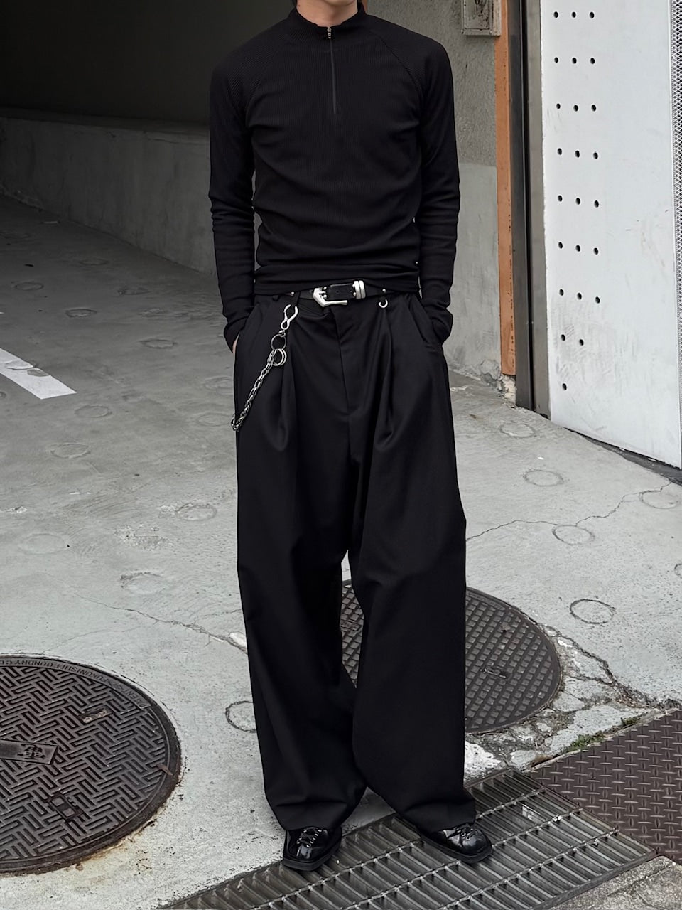 受注制【Chikashitsu +】two-tuck wide slacks / 【チカシツプラス】ツータックワイドスラックス (2color)