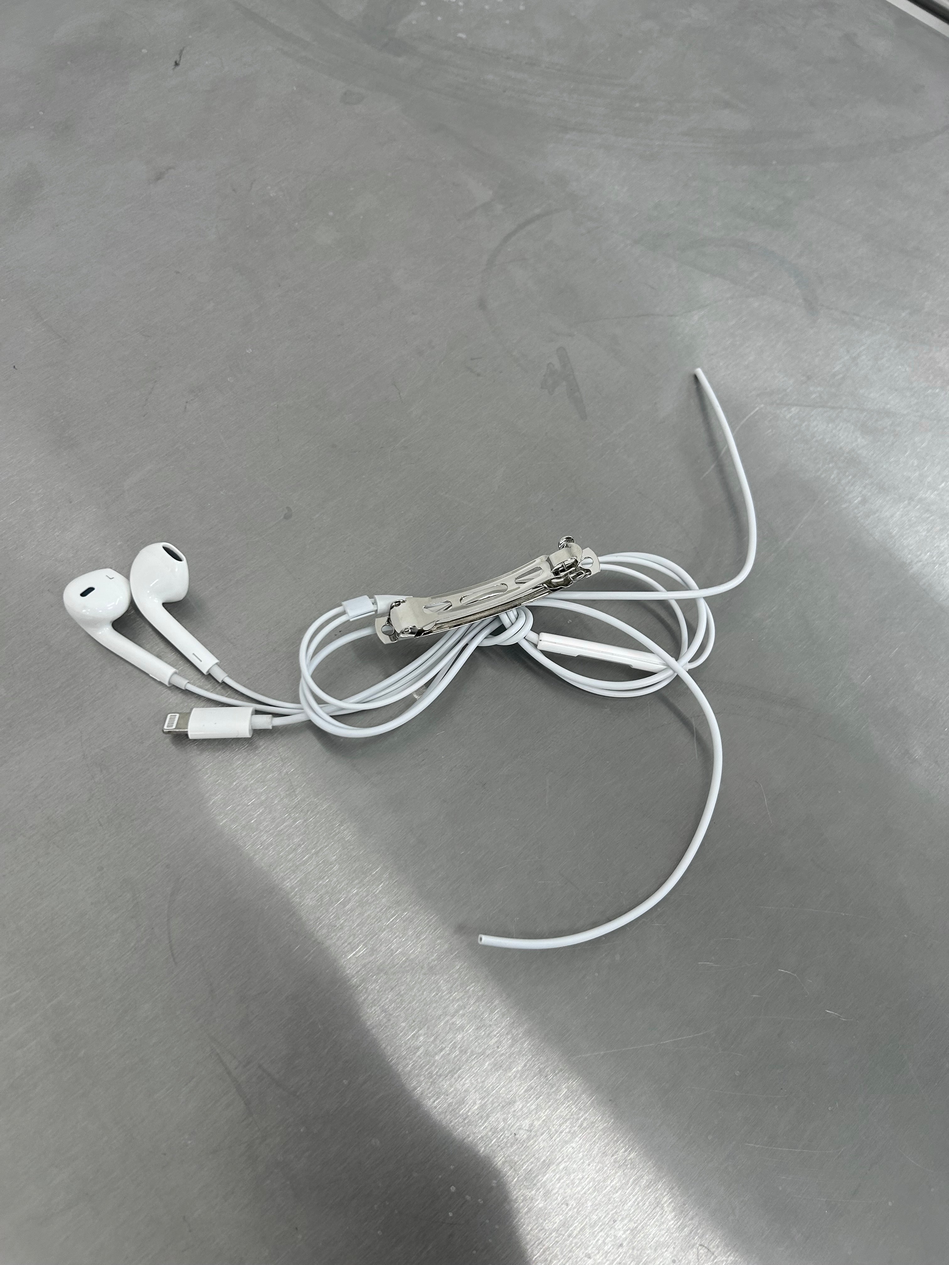国際配送【Nerd out XU】lightning earphone pin