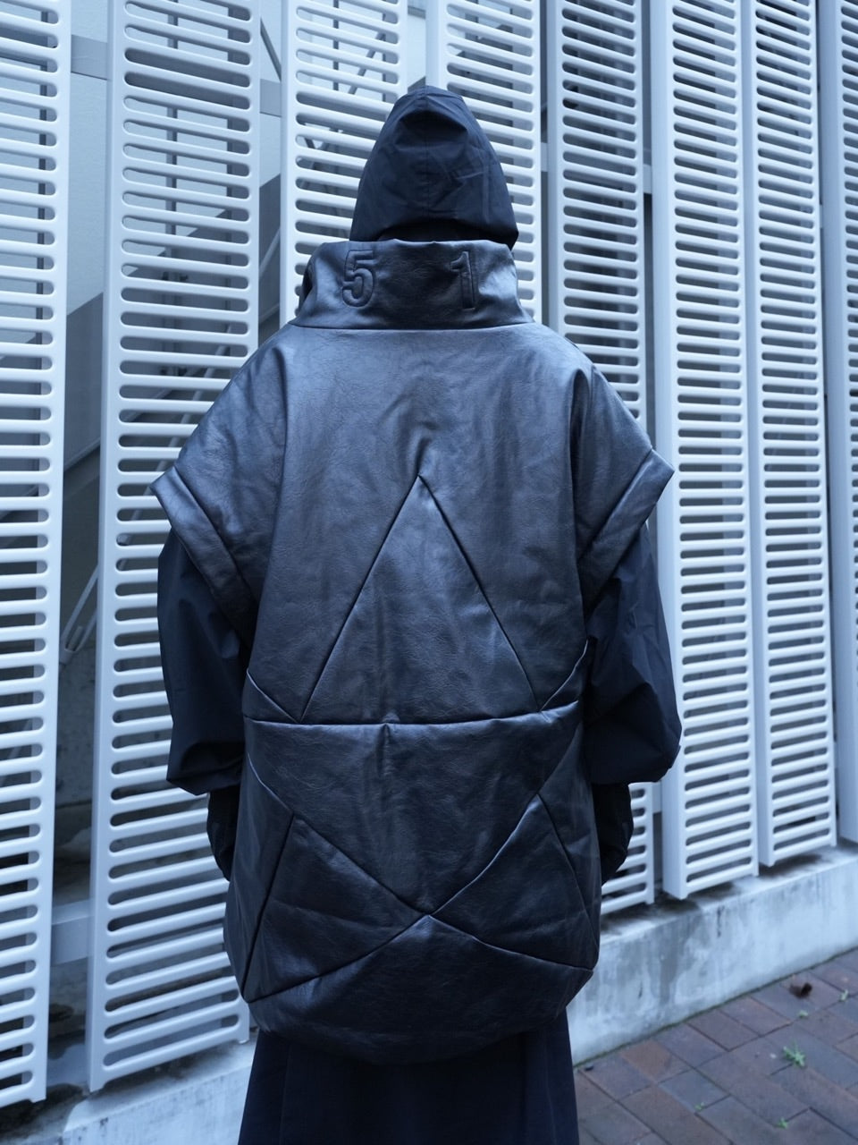 【DIG YOUR OWN GRAVE】star leather vest (2color)