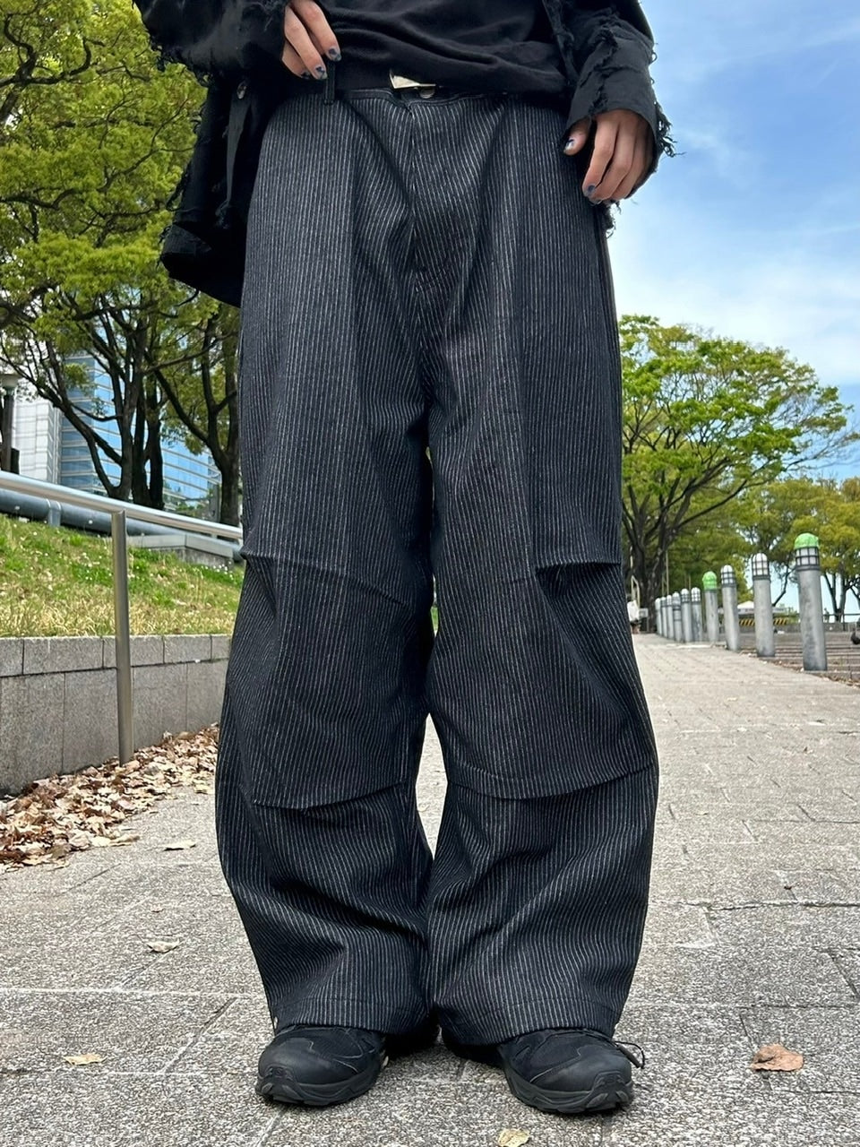 受注制【Chikashitsu +】snap button hickory stripe pants / 【チカシツプラス】スナップボタンヒッコリーストライプデニムパンツ