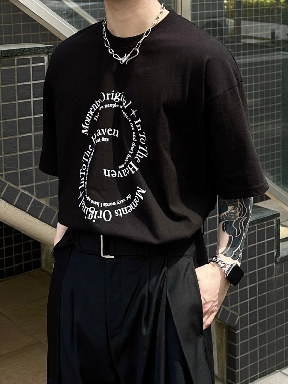 受注制【Chikashitsu +】logo graphic t-shirt 2 (3color) / 【チカシツプラス】グラフィックロゴプリント半袖Tシャツ