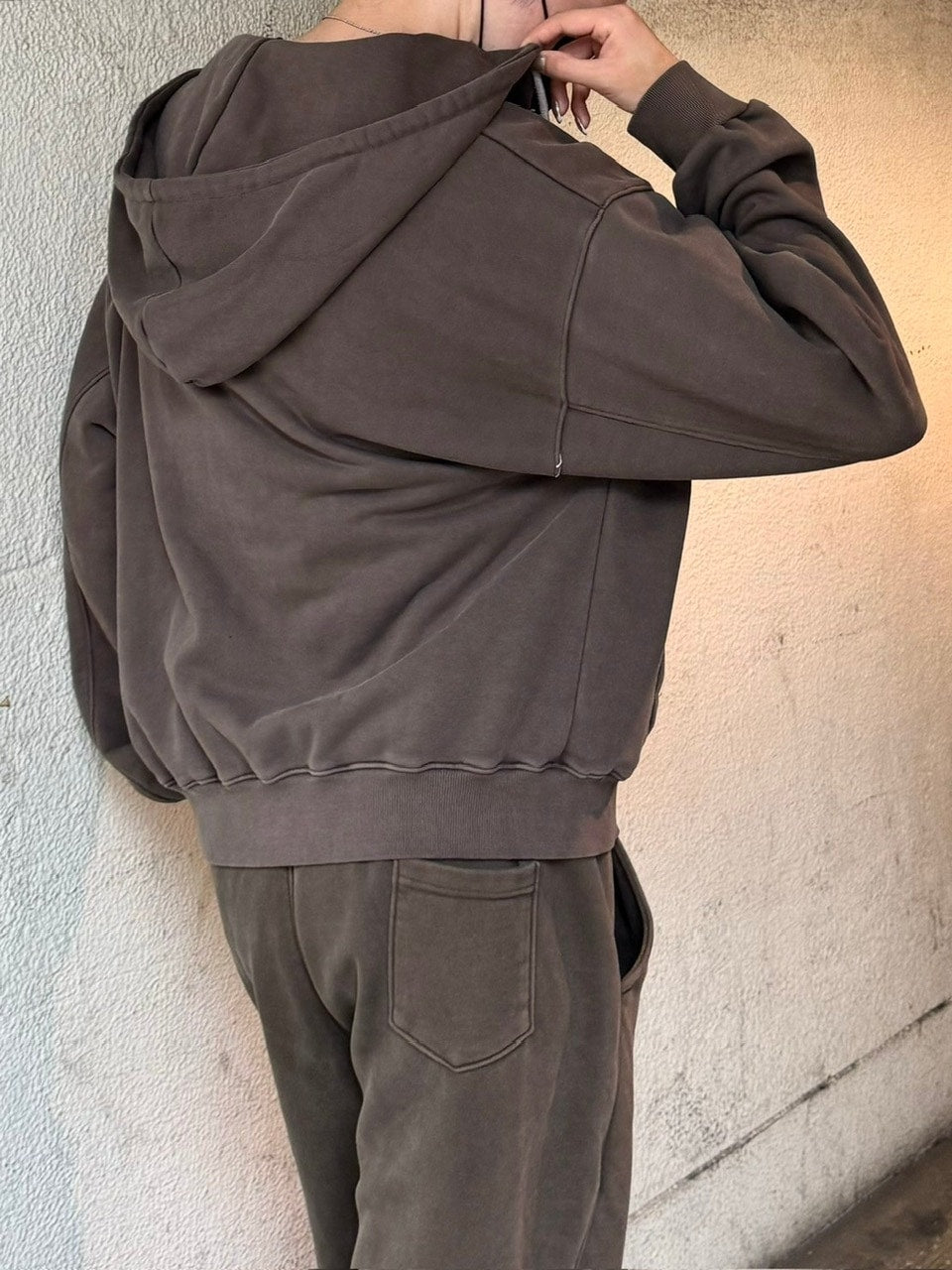 受注制【Chikashitsu +】unisex semi cropped pigment wash hoodie (4color)