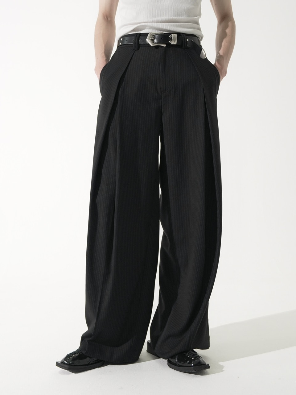 【CS】stripe cross tuck drape slacks (black)