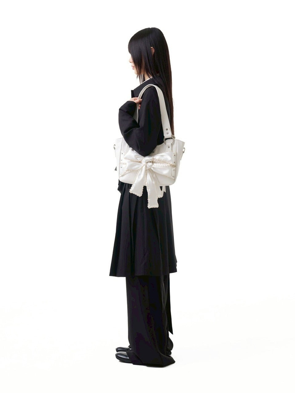 【IUGAMAKARAS】Laced Ribbon Leather Shoulder Bag