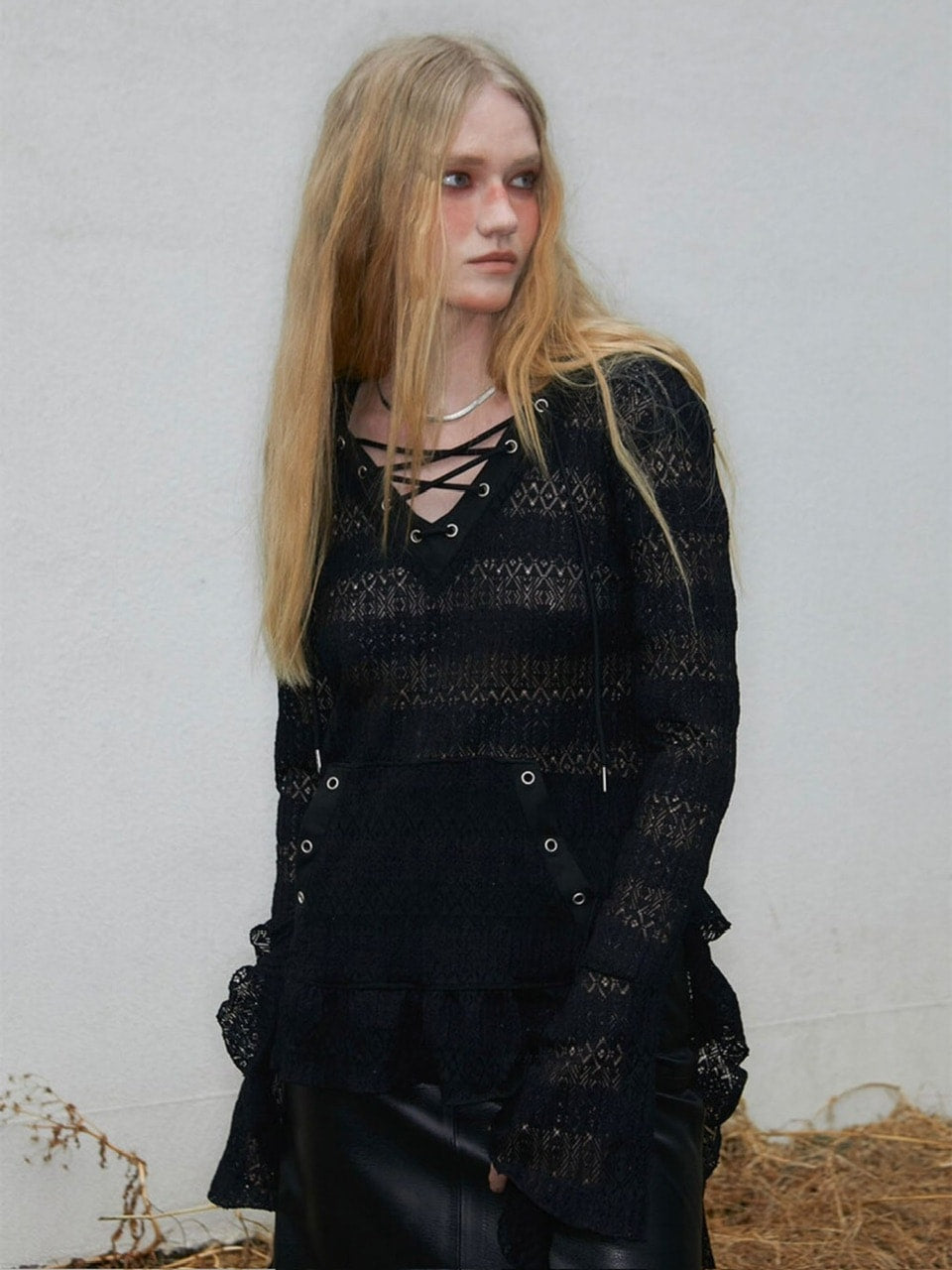 【NOT KNOWING】Lace V Neck Ruffle Hoodie