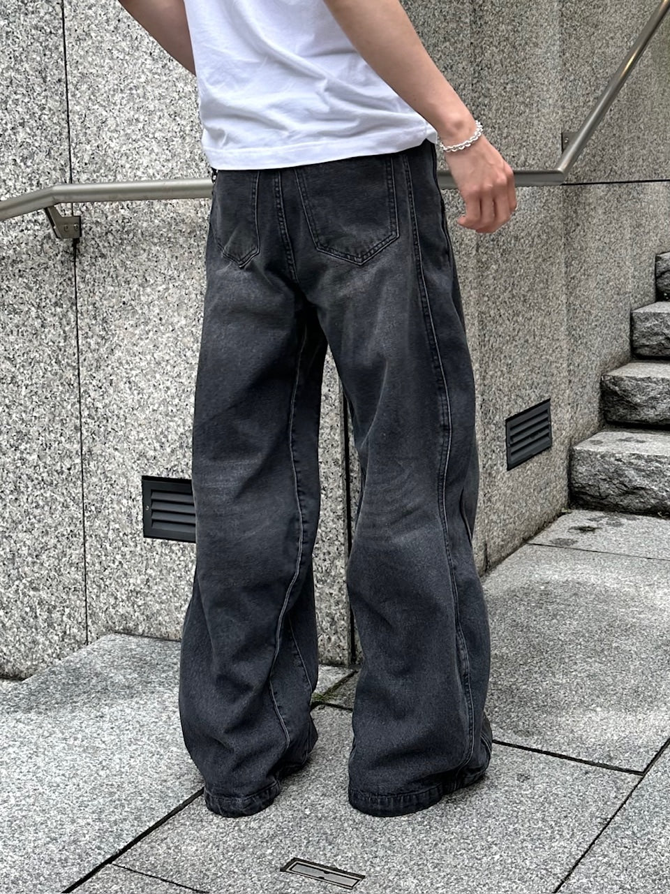 【Chikashitsu +】side wave design denim pants (BLACK)