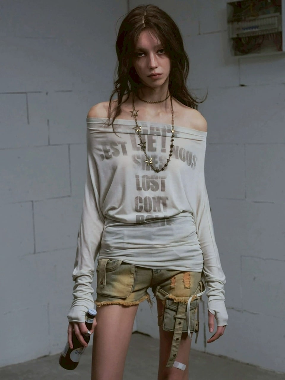 【Cest Nous】Doodle-printed batwing sleeve top / 【セヌー】オフショルダープリント長袖トップス