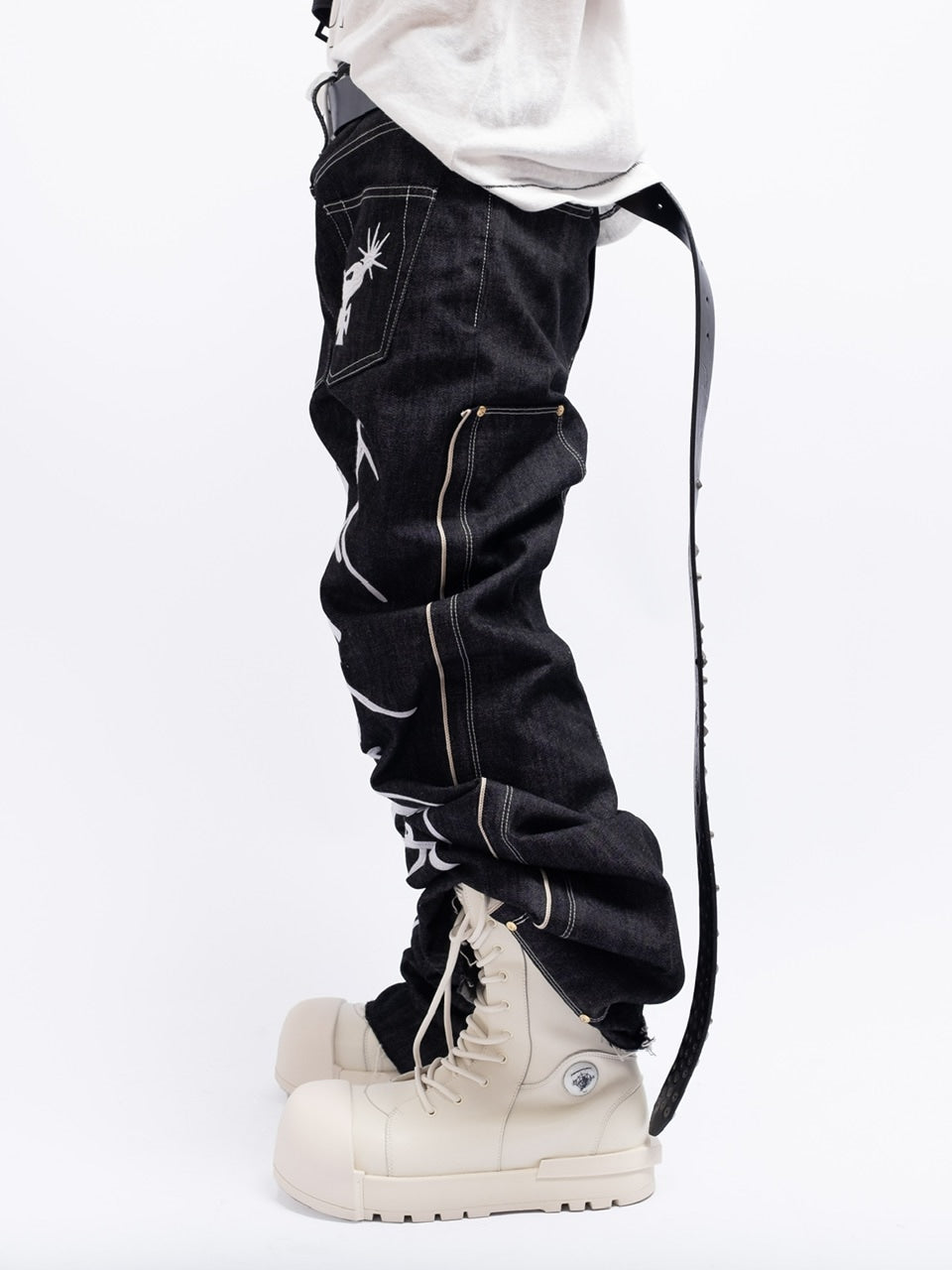 【F.V.V.O】RED SELVEDGE EMBROIDERED RAW DENIM JEANS