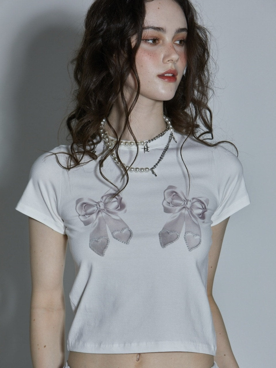 【GATELESS】RIBBON PRINT LOGO CROPPED T-SHIRT / 【ゲートレス】リボンプリントロゴクロップド半袖Tシャツ