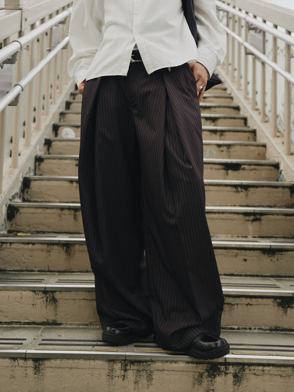 【CS】stripe cross tuck drape slacks (brown)