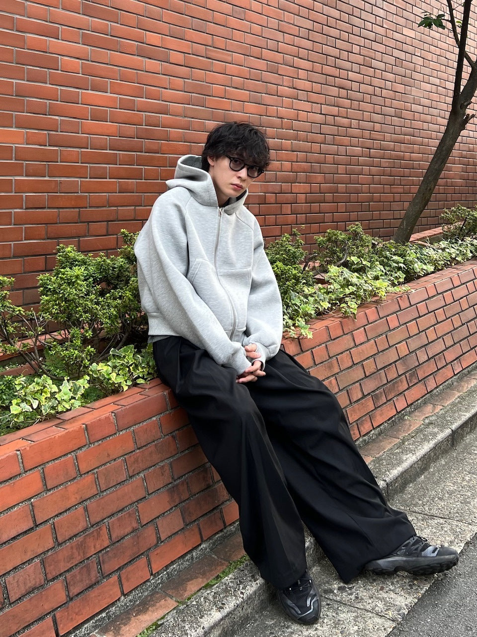 東京店WEB限定受注制【Chikashitsu +】cropped zip hoodie / 【チカシツプラス】クロップドジップフーディー (2color)