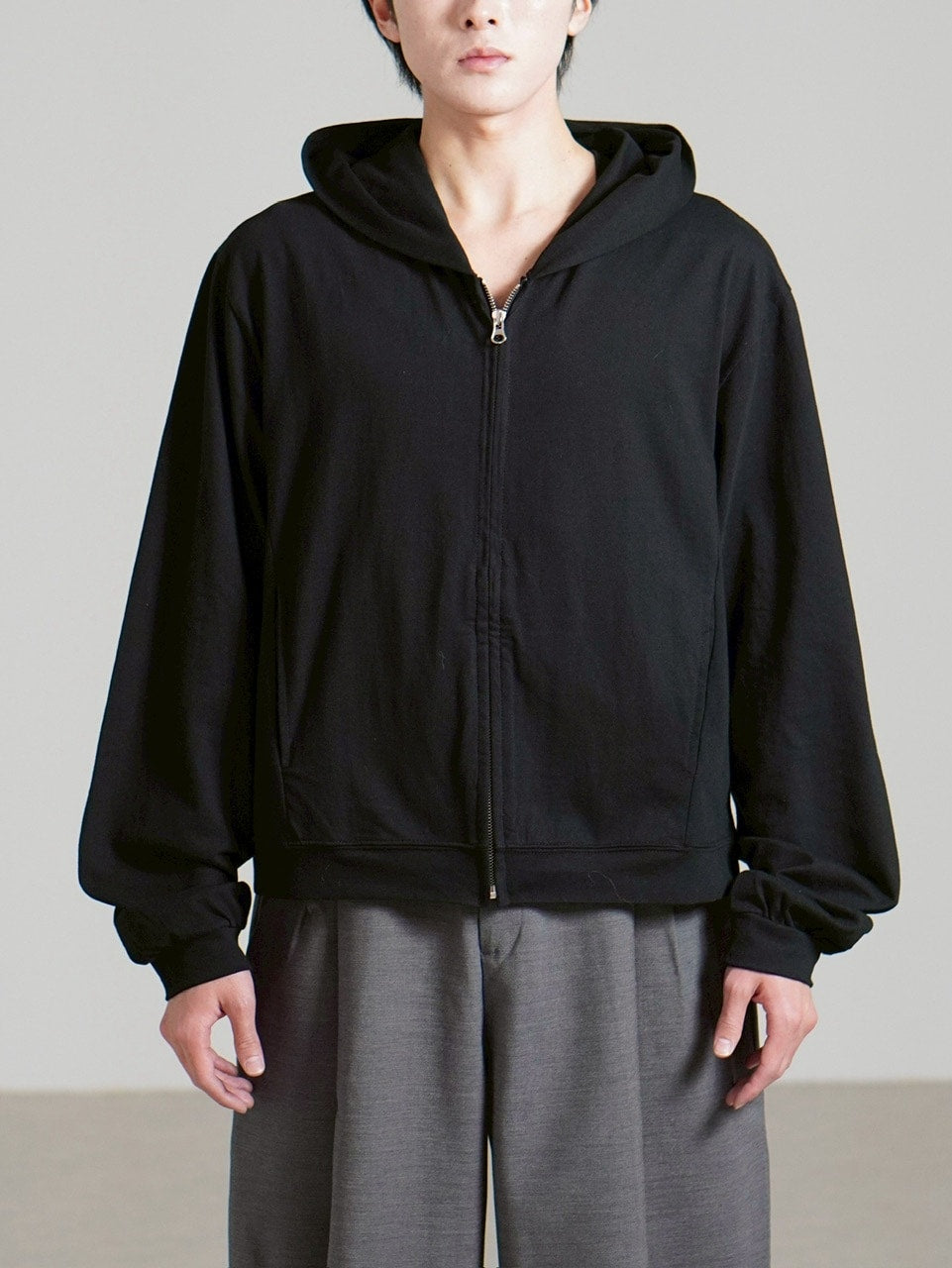 受注制【Chikashitsu +】light touch cropped hoodie