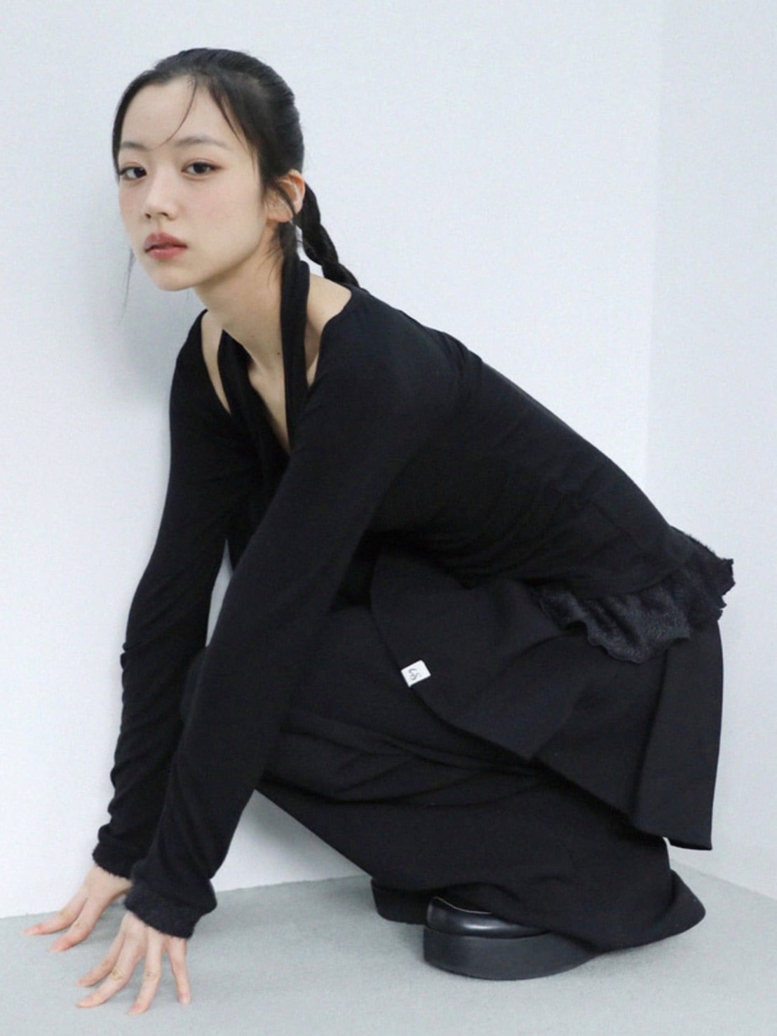 12/21 20:00 発売【Uglyshadow】SCARF FUR FRILL T-SHIRT