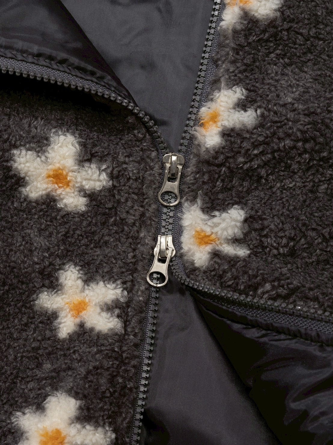 12/21 20:00 発売【Uglyshadow】FLOWER FUR JUMPER