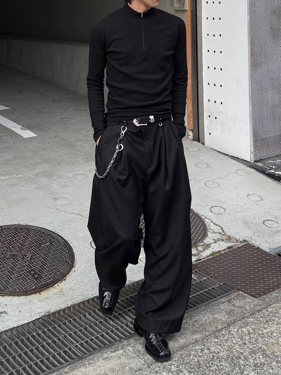 受注制【Chikashitsu +】two-tuck wide slacks / 【チカシツプラス】ツータックワイドスラックス (2color)