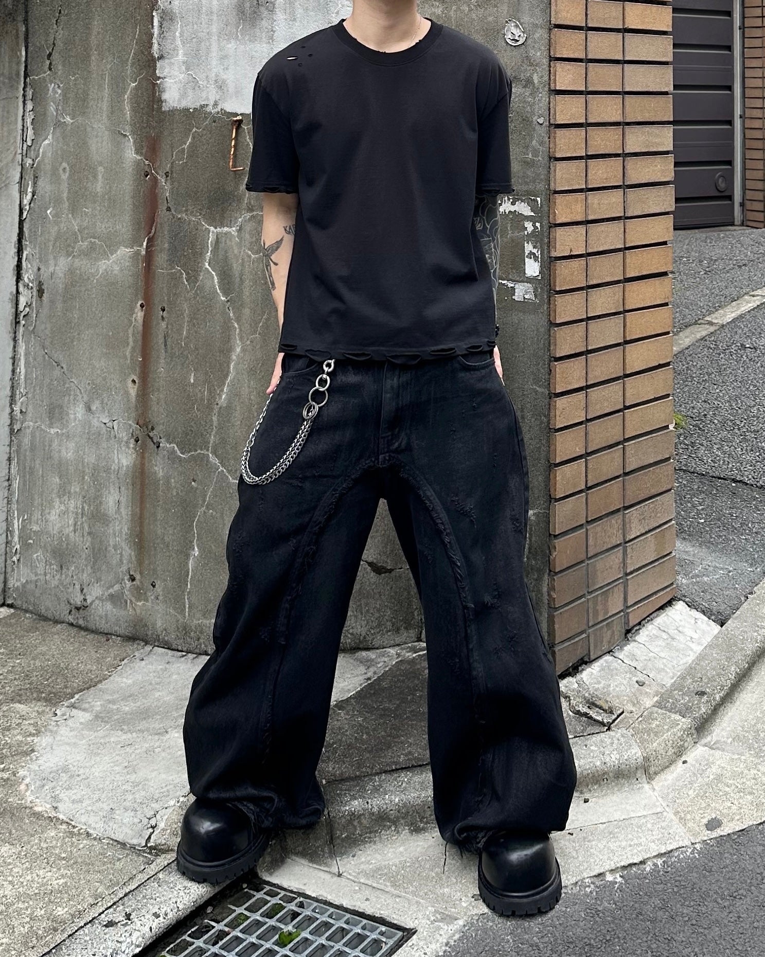 大阪店WEB限定受注制【Chikashitsu +】grunge damage crop t-shirt (3color)