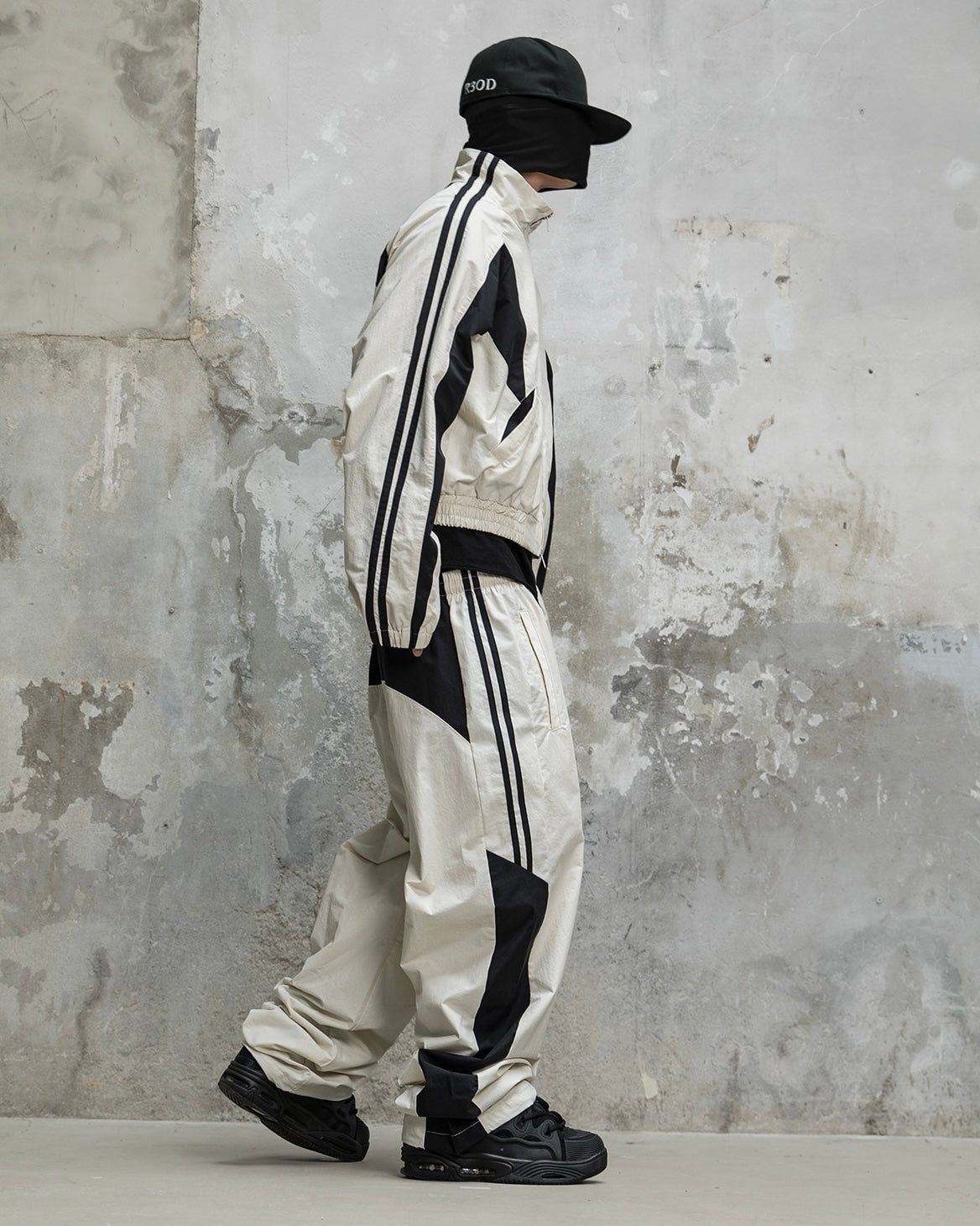 【roaringrad】26 Panel Track Pants