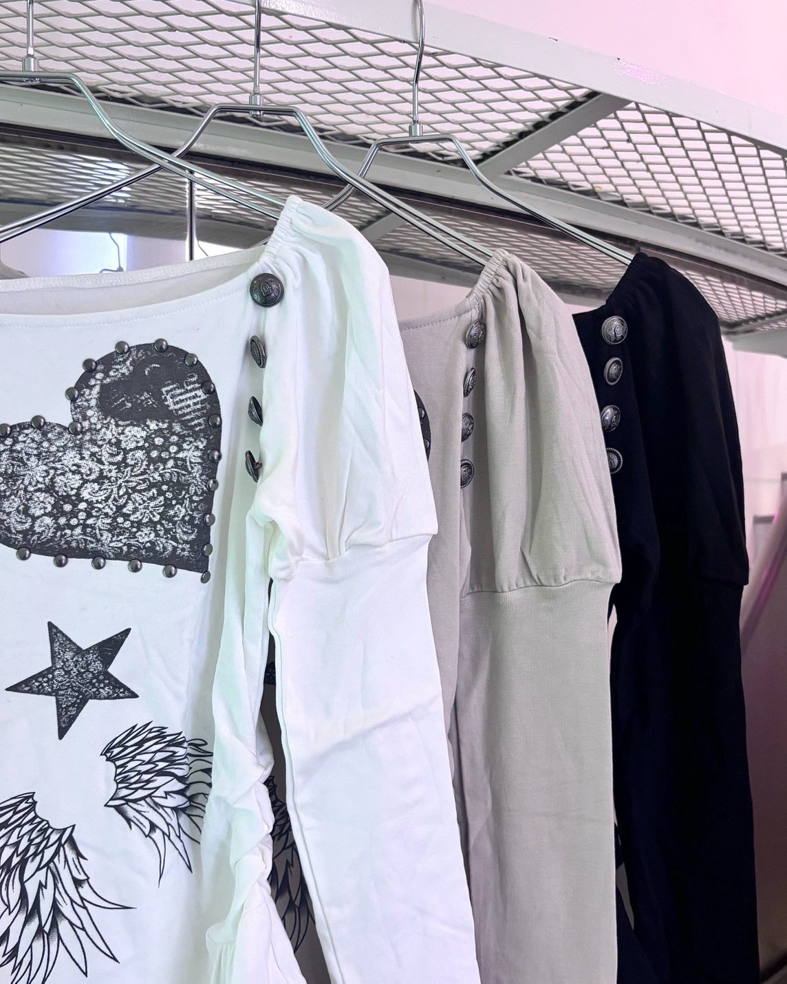 国際配送【BABY09】one-shoulder graffiti tops