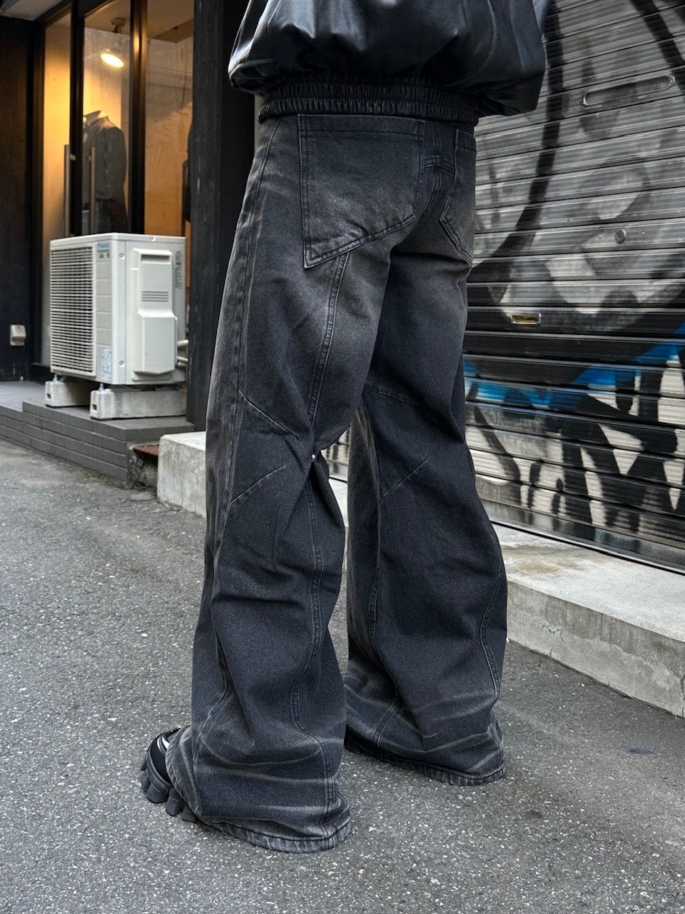 大阪店WEB限定受注制【Chikashitsu +】back snap wide flare denim pants (2color)