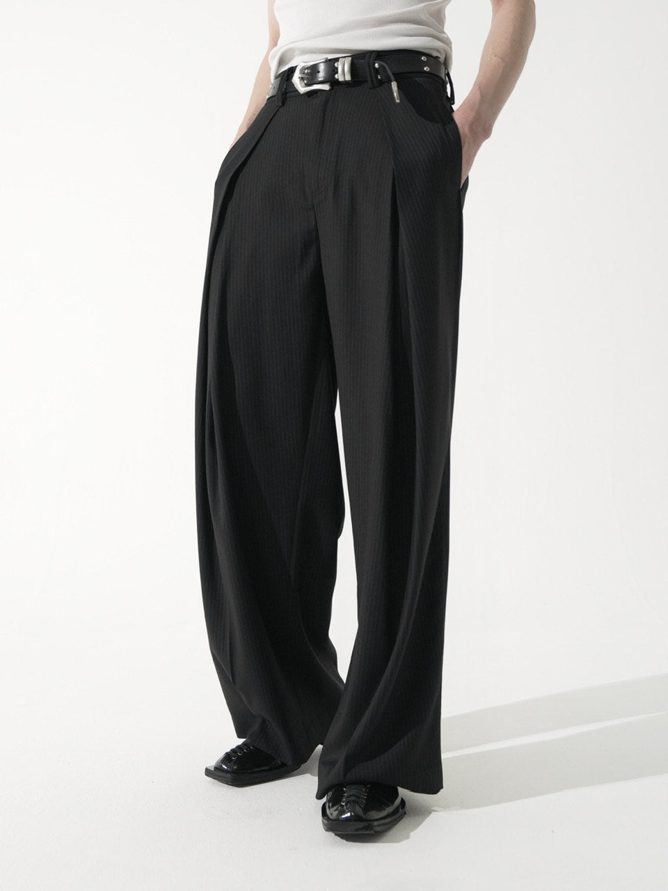 【CS】stripe cross tuck drape slacks (black)