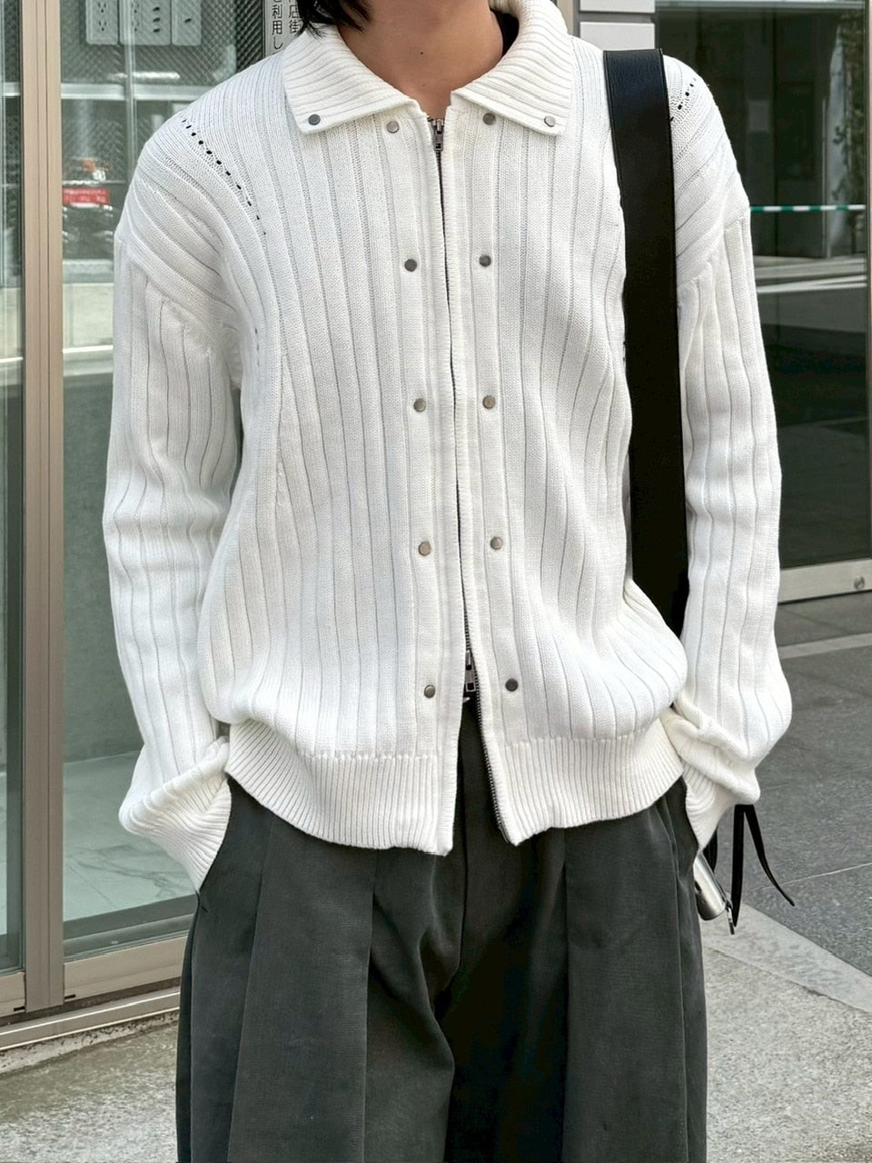 【Chikashitsu +】rivet zip up knit (2color)