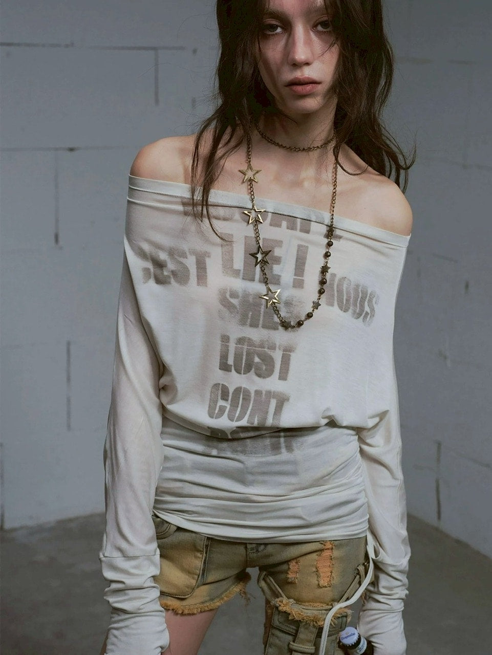 【Cest Nous】Doodle-printed batwing sleeve top / 【セヌー】オフショルダープリント長袖トップス