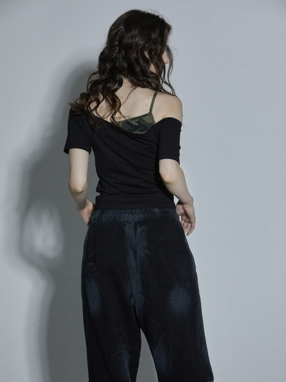 【GATELESS】LAYERED CAMI OFF-SHOULDER T-SHIRT / 【ゲートレス】レイヤードキャミソールオフショルダーTシャツ