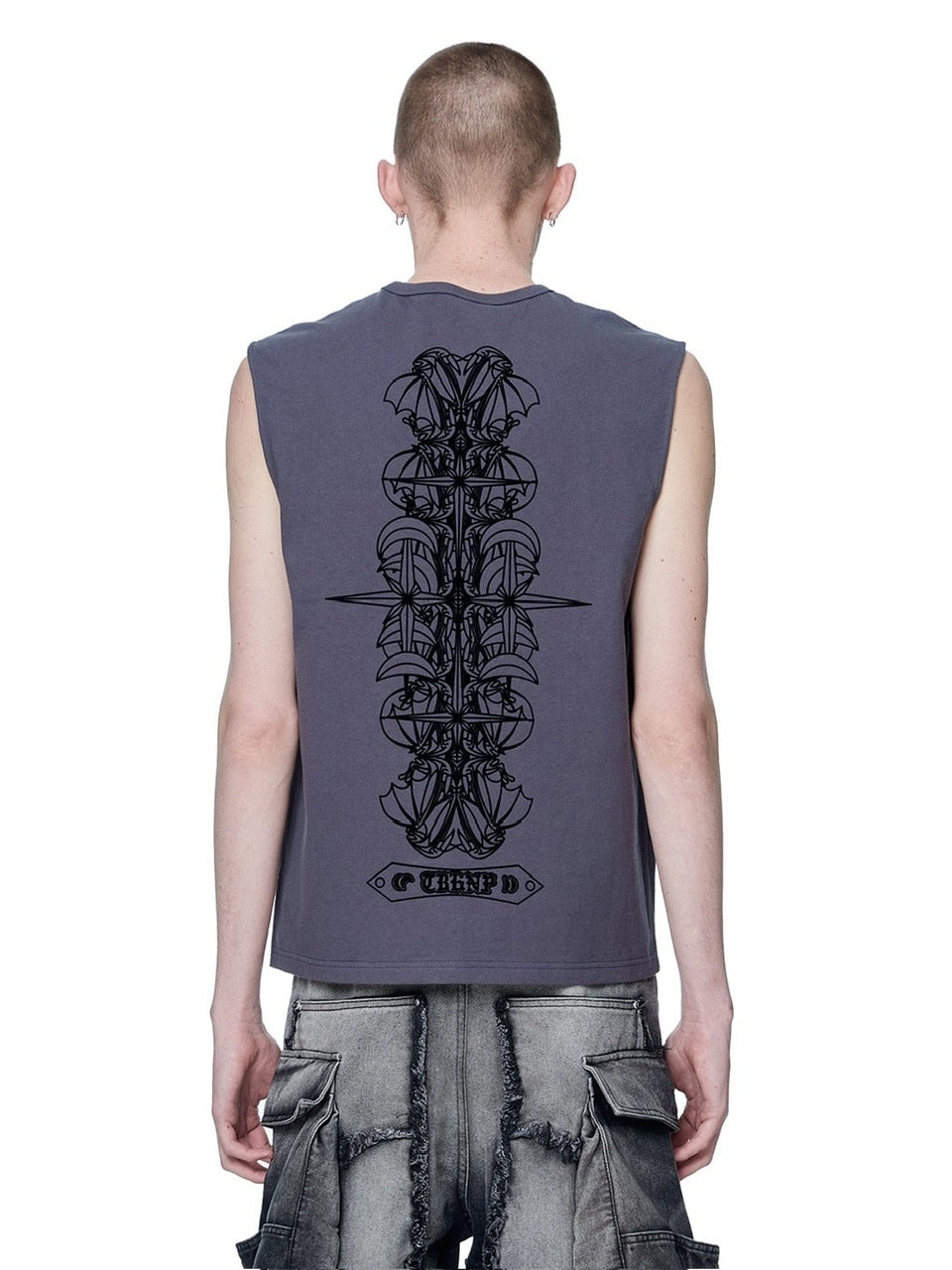 【The Boy Has No Patience】LUMINOUS DAWN ASTRAL METAL LOGO SHADOWBAT VEST / 【ザボーイハズノーペーシェンス】メタルロゴバックプリントロゴタンクトップ