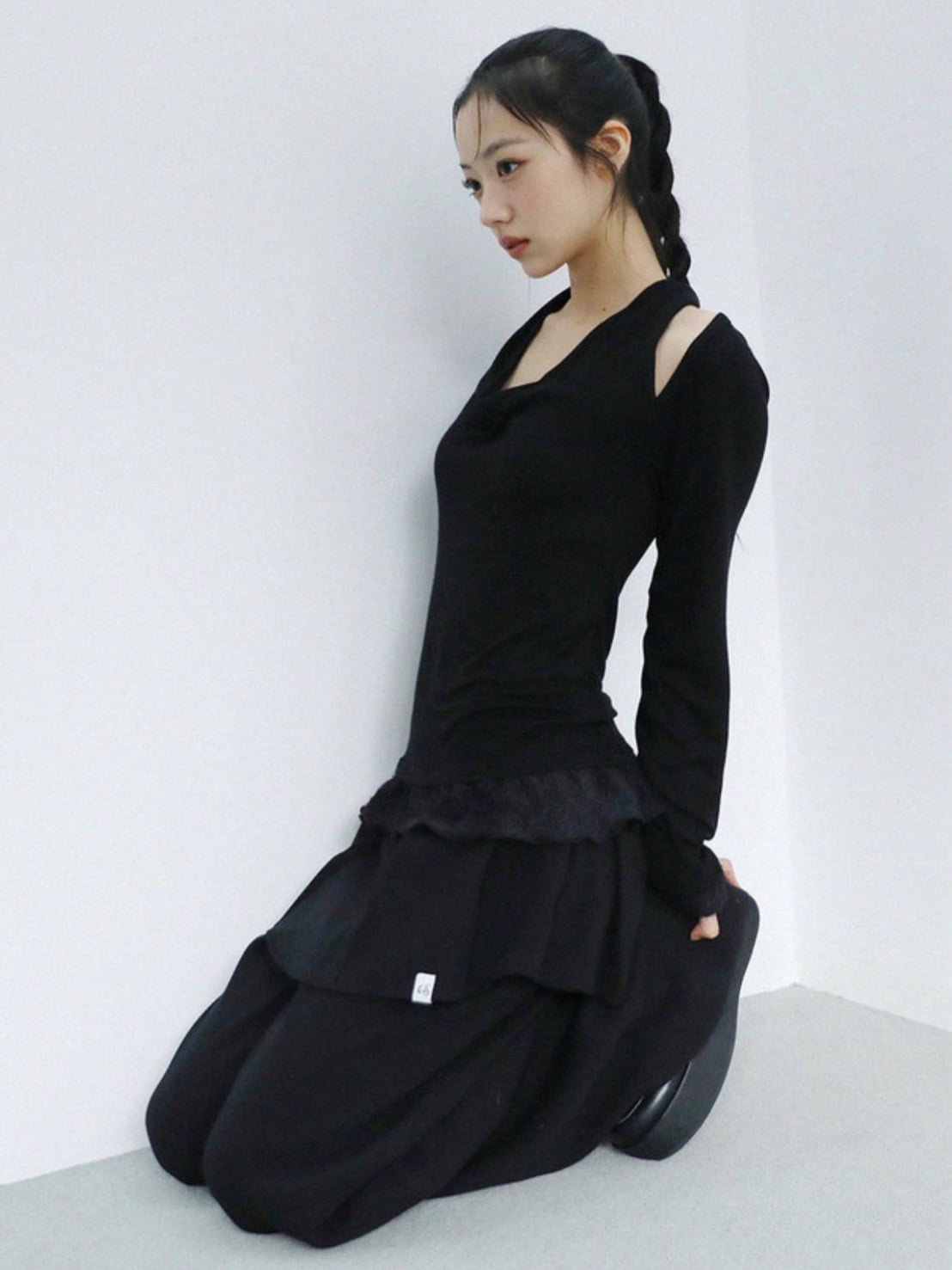 12/21 20:00 発売【Uglyshadow】SCARF FUR FRILL T-SHIRT