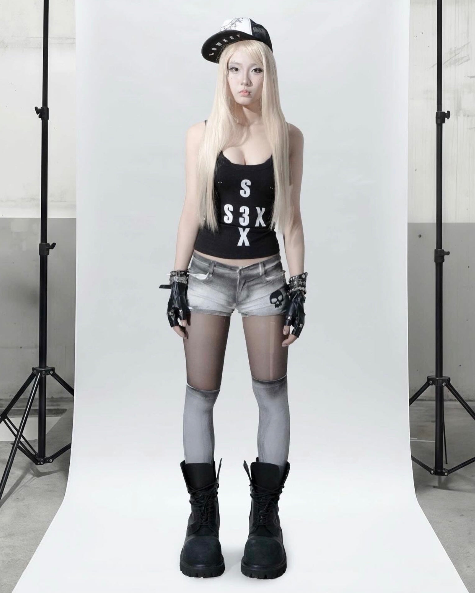 【LOWKEY CLUB】S3X TANK TOP