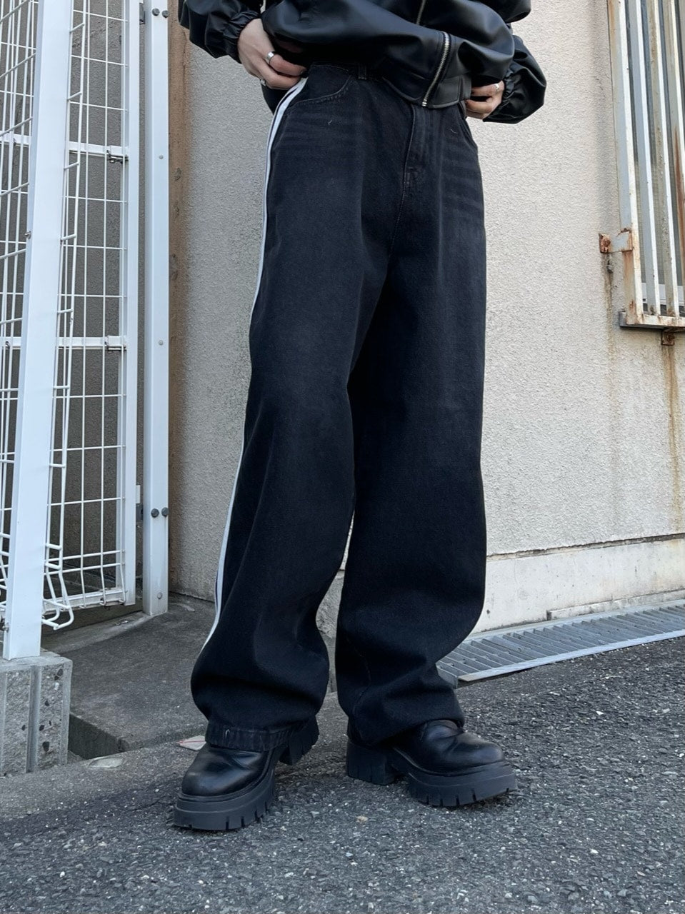 受注制【Chikashitsu +】oversized side line denim pants (2color)
