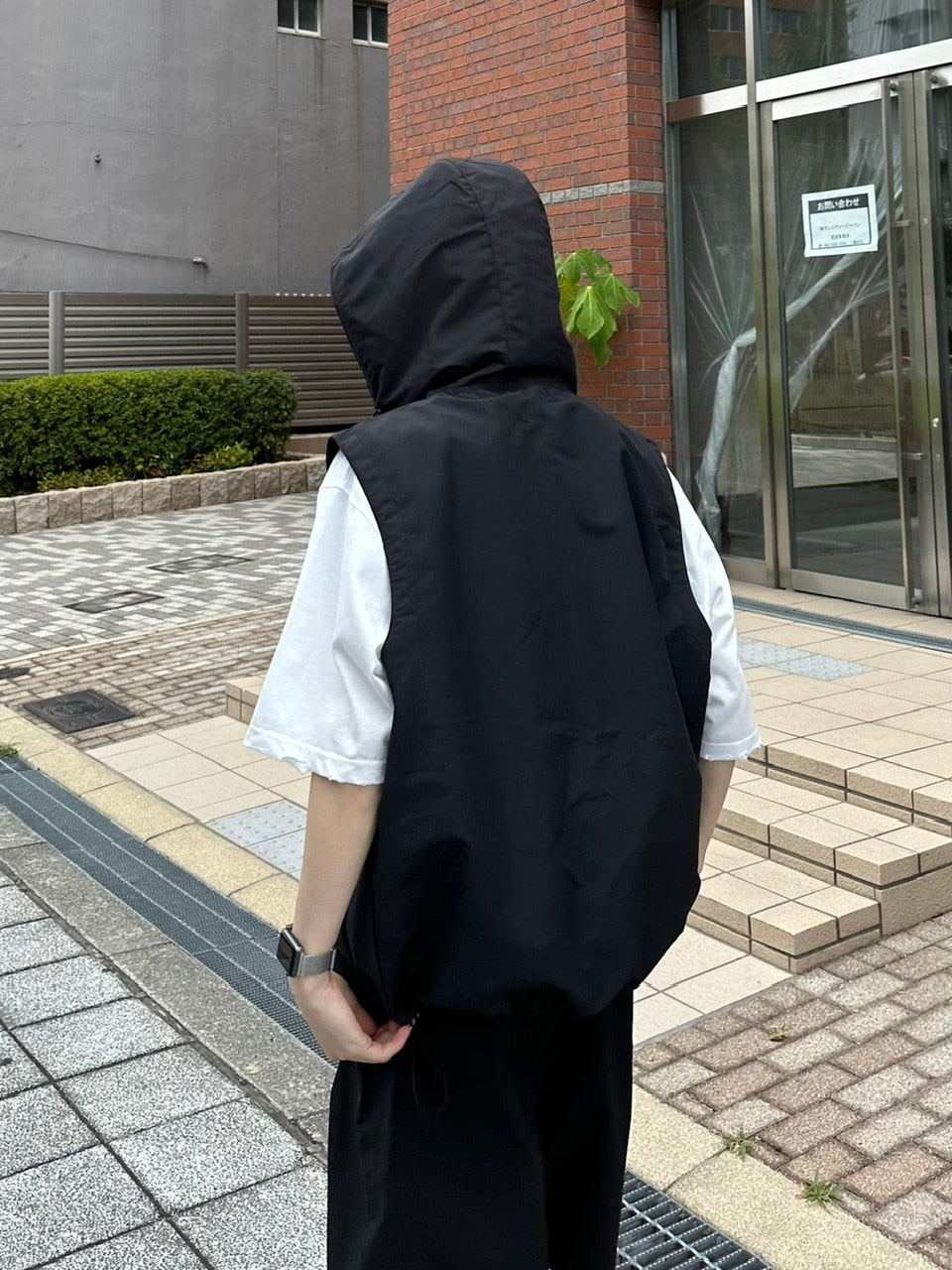 大阪店WEB限定受注制【Chikashitsu +】nylon hood vest (2color)