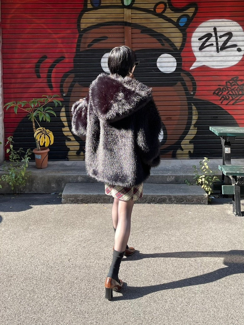 受注制【Chikashitsu +】hooded cropped fur blouson (2color)